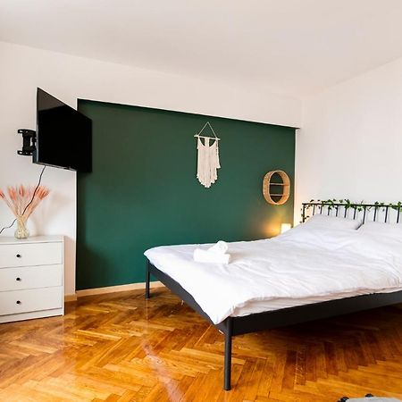 Chmielna - 250M Od Zlotych Tarasow, 350M Od Dworca Centralnego - Wifi - Smart Tv 55 Cali - Better Rental Варшава Экстерьер фото