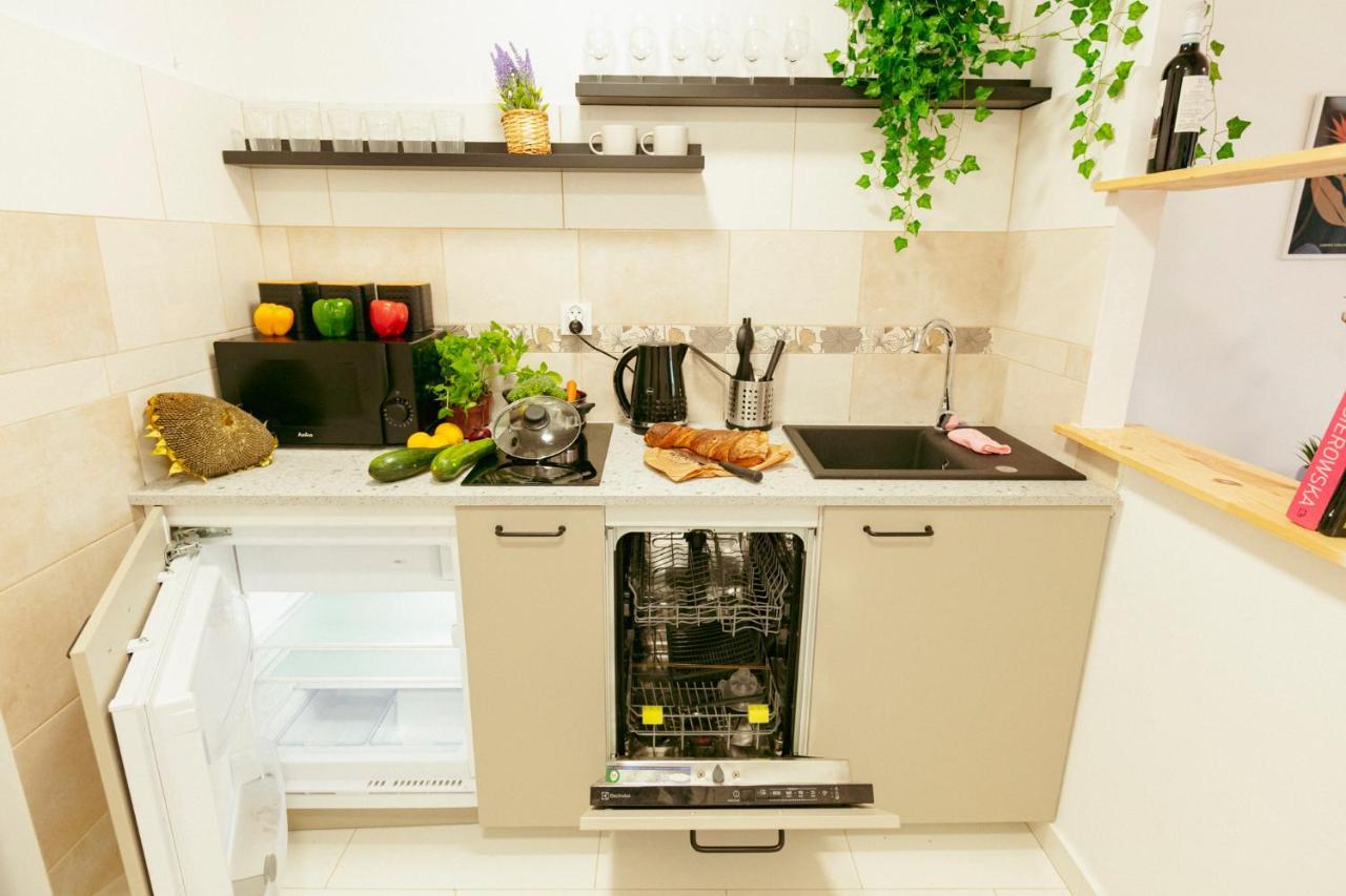 Chmielna - 250M Od Zlotych Tarasow, 350M Od Dworca Centralnego - Wifi - Smart Tv 55 Cali - Better Rental Варшава Экстерьер фото